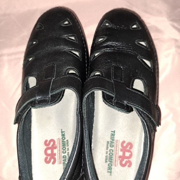 Shoes - Picture 7 of 8